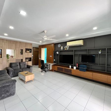 הוילה D Niice Garden View With Private Pool Bukit Indah, ג'והור בהרו מראה חיצוני תמונה